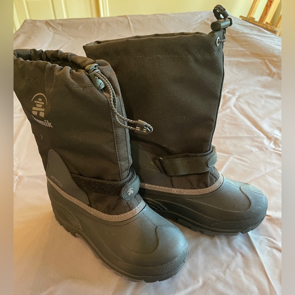 Kamik waterproof snow boots boys size 6